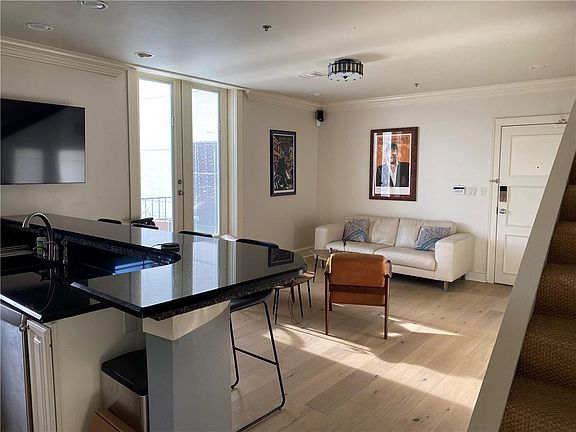 3rd image of 633 Tchoupitoulas St APT 10