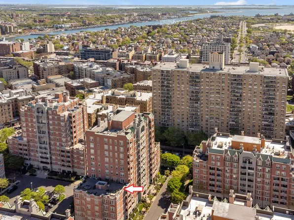 65 Oceana Drive East image 27 of 44