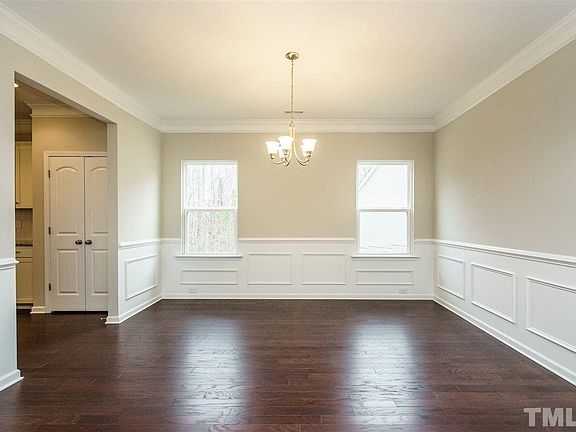 Great open area for entertaining or family meals