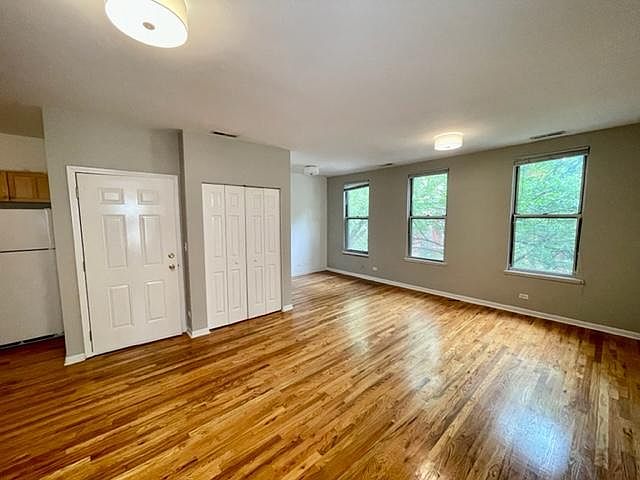 1st image of 1069 N Hermitage Ave #3