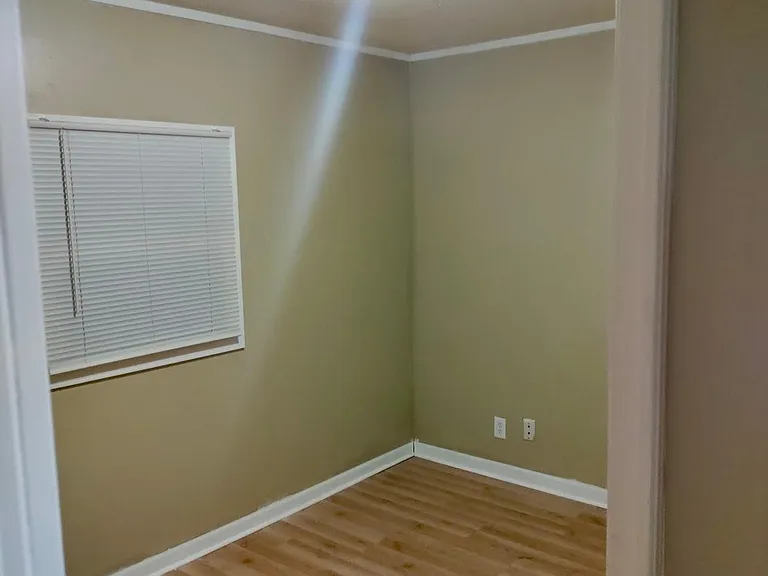 1329 E Main St — Photo 15