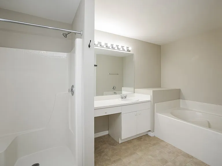 313 SE 26th Ter — Photo 12