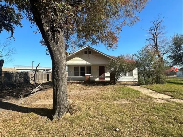 907 S Magnolia St, Hearne, TX 77859