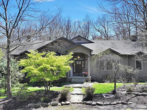 2nd image of 220 Lake Dr