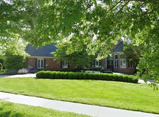 1154 Greystone Manor Pkwy, Chesterfield, MO 63005