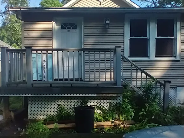 61 Riverside Dr, Oakland, NJ 07436