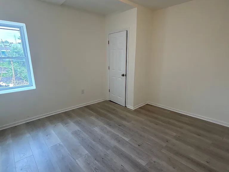 6117 Glenmore Ave — Photo 12