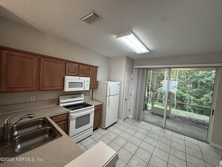 8428 Thornbush Ct — Photo 3