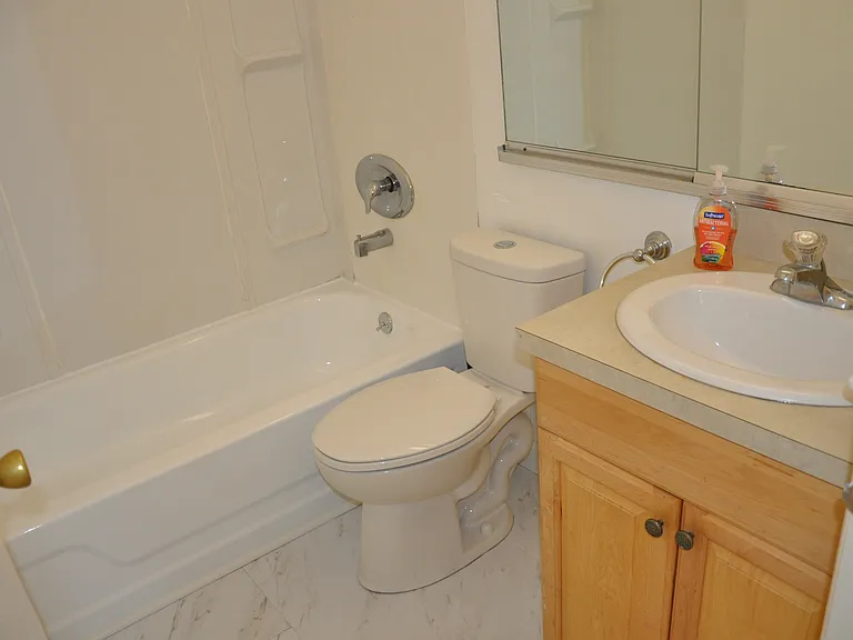 37 Chiswick Dr — Photo 24