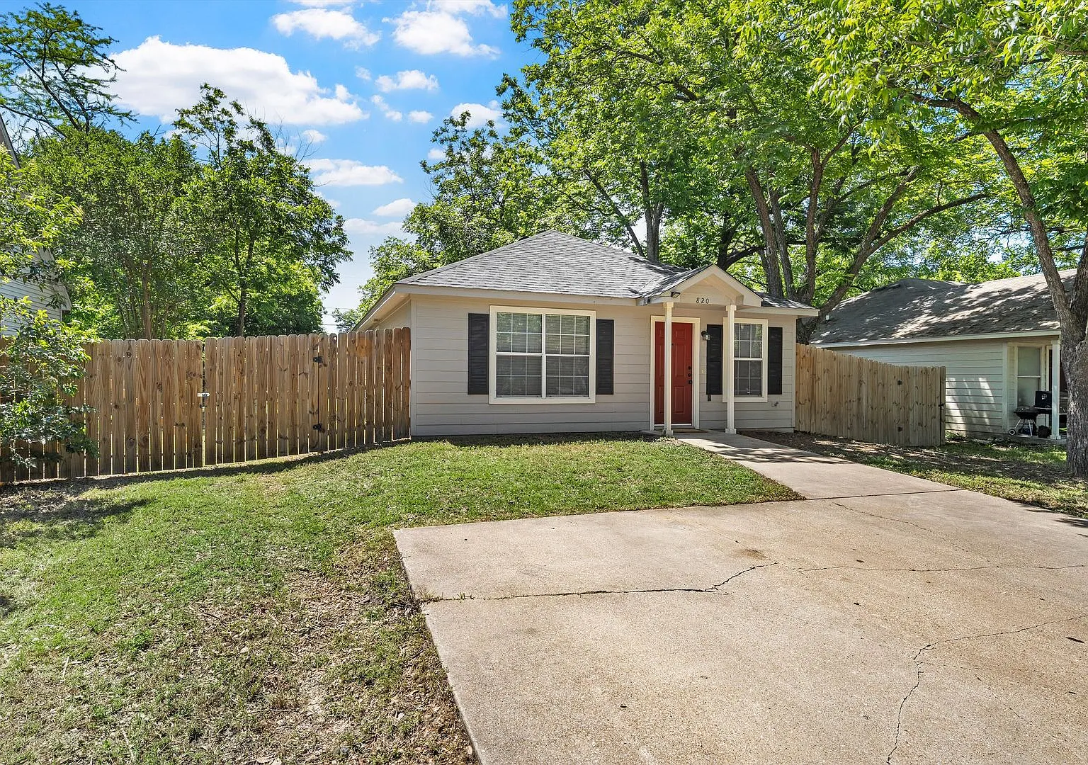 Beautiful 3 Bed 2 Bath Home Available for Rent! — Photo 3
