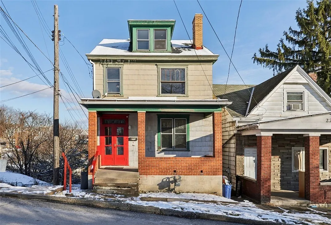 221 Fernleaf St photo 1