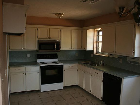 4th image of 611 W Elder Dr