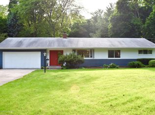 975 Lantern Hill Dr, East Lansing, MI 48823