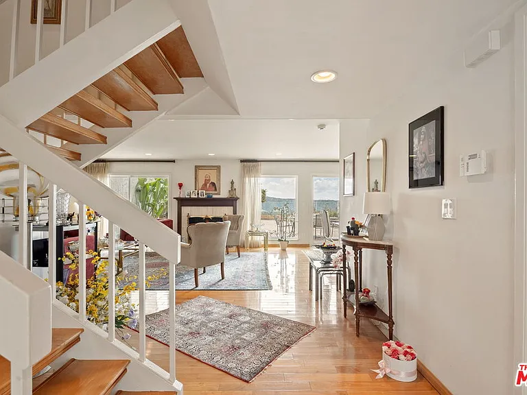 2484 Angelo Dr — Photo 4