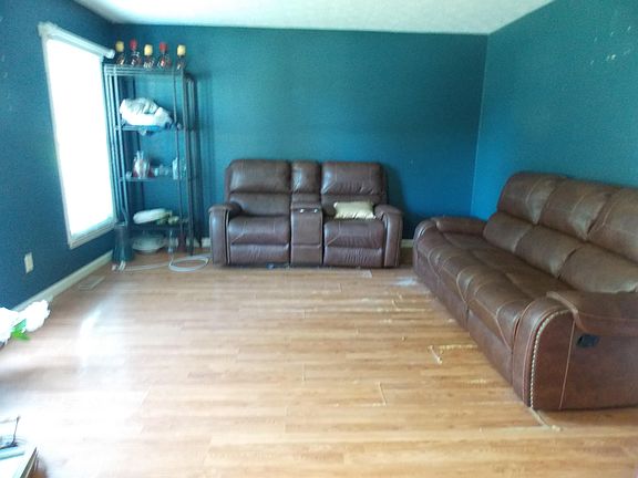 4th image of 102 Wildwood Dr