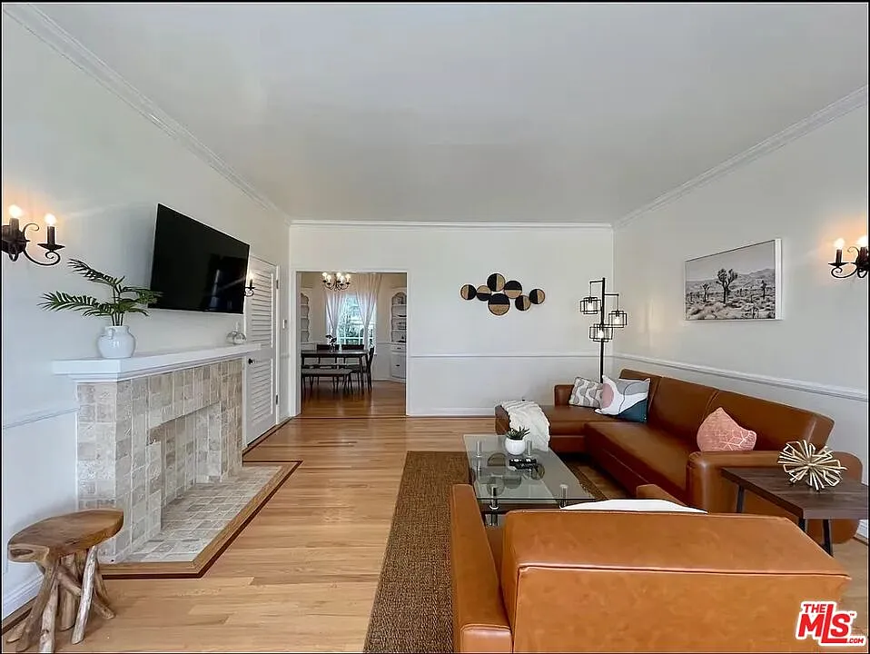 2 bed, 1.0 bath, 1200 sqft, $9,000 — Photo 3
