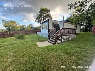 2 Bed / 1 Bath Single Family (Available Now) — Photo 3