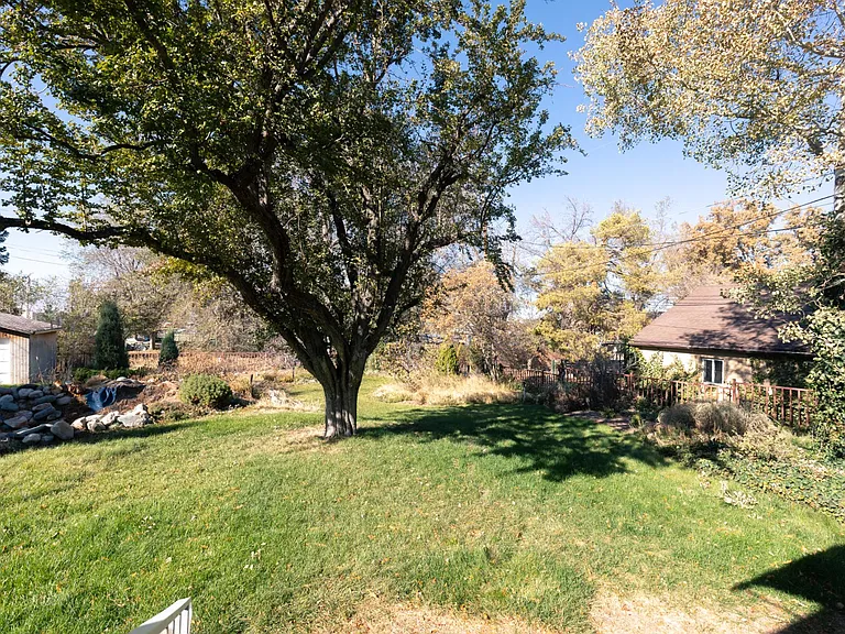 3334 S Pioneer St — Photo 15