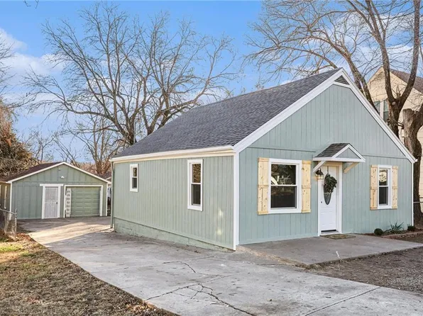 1005 E Walnut St, Independence, MO 64050