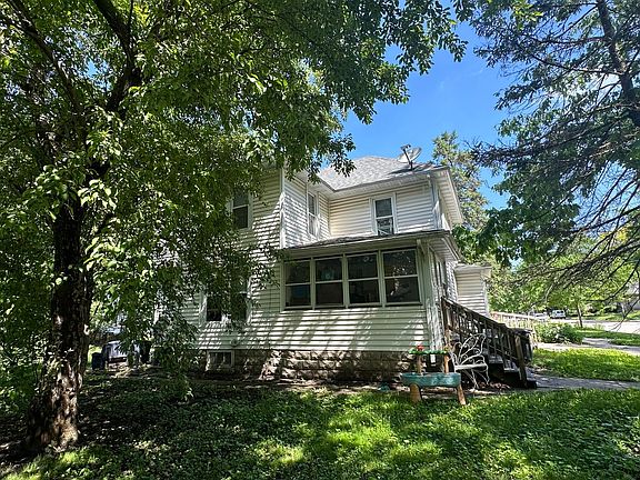 2nd image of 823-825 Wilson Ave #823