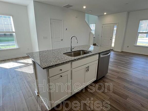 4th image of 2018 Cobble Ct