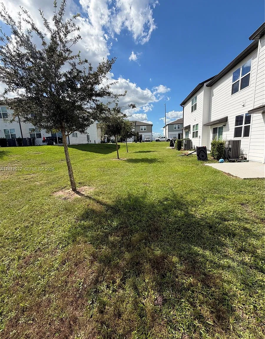 3 bed, 2.5 bath, $1,850 — Photo 2
