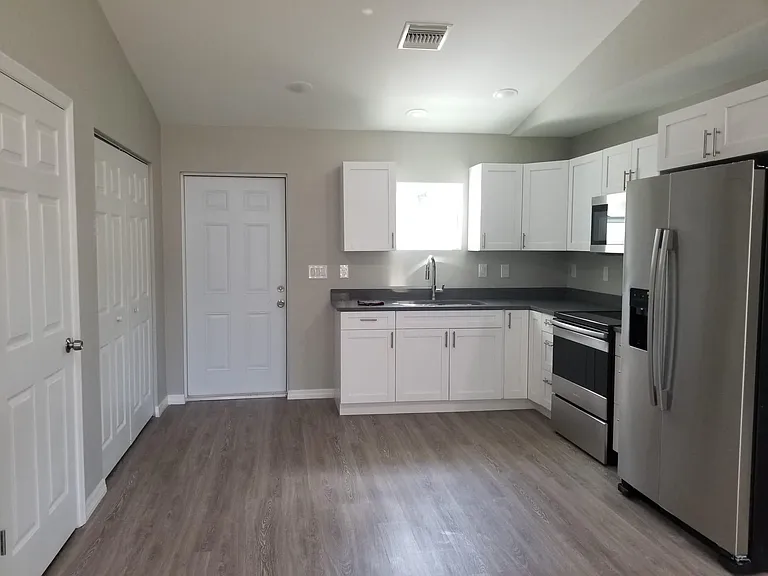 6054 N Moss Cir — Photo 1