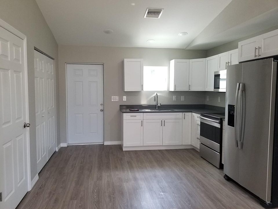 1st image of 6054 N Moss Cir