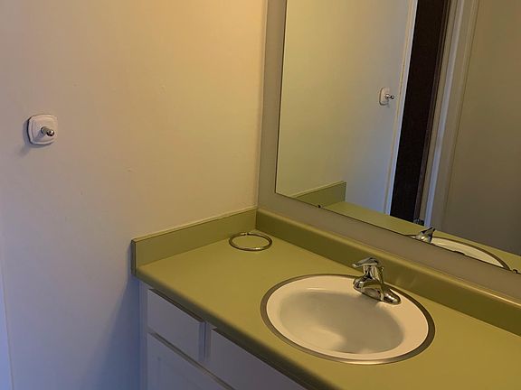 2nd image of 1032 E 400 S APT 404B