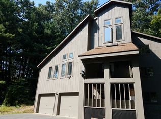 40 Campus View Dr, Loudonville, NY 12211