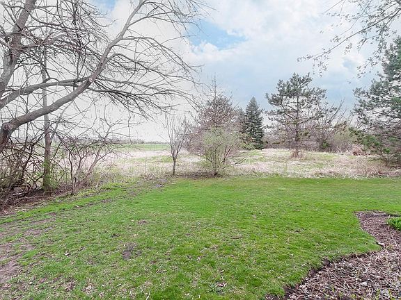 3rd image of 889 N Hamilton Ct #101