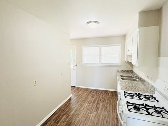 3rd image of 2036 Delano Dr