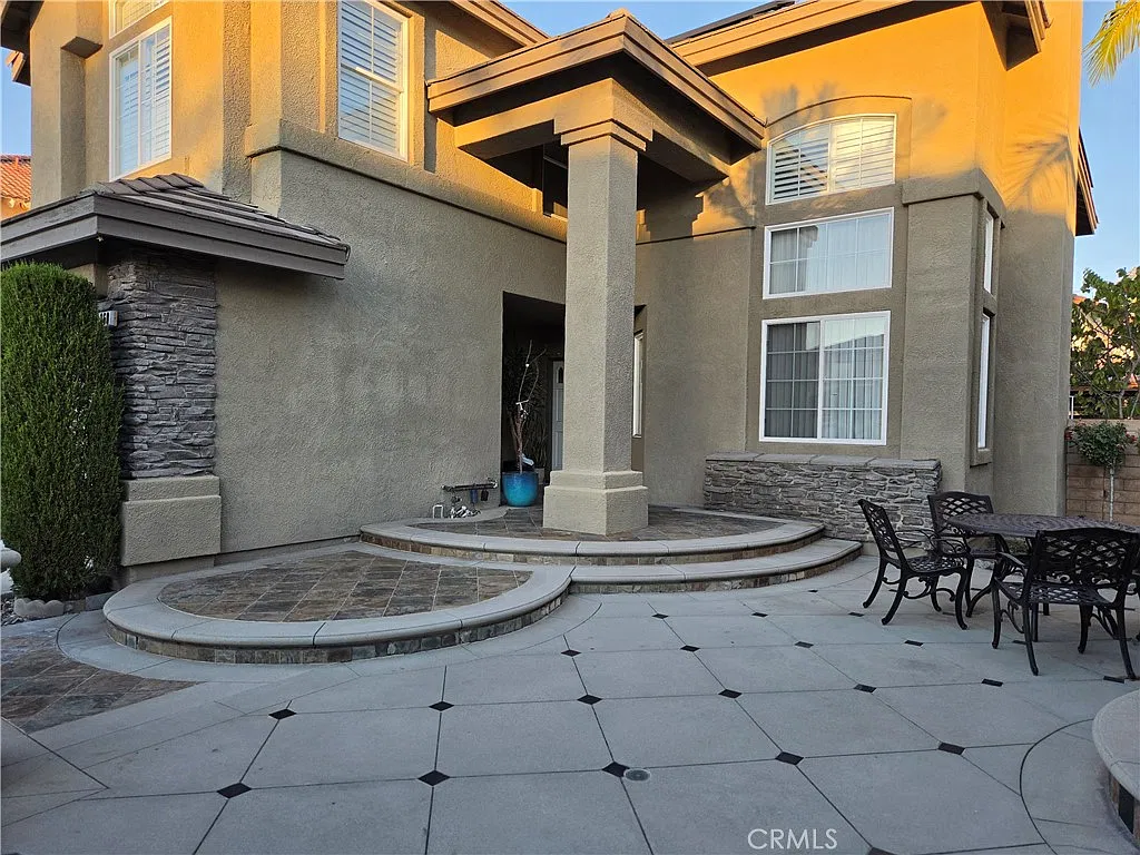5 bed, 3212 sqft, $6,000 — Photo 2