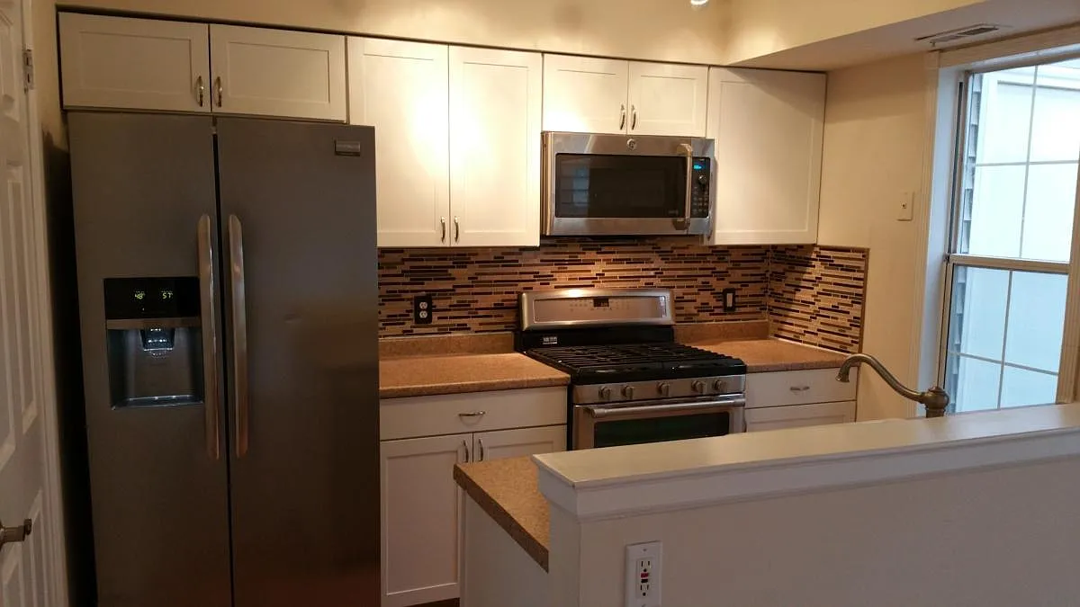 2 bed, 2.5 bath, 10 sqft, $3,200 — Photo 3