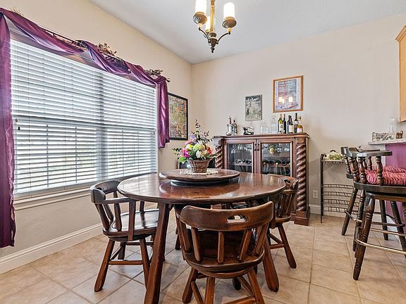 5th image of 604 Persimmon Ct
