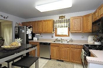 4th image of 3840 N Galesburg Ct