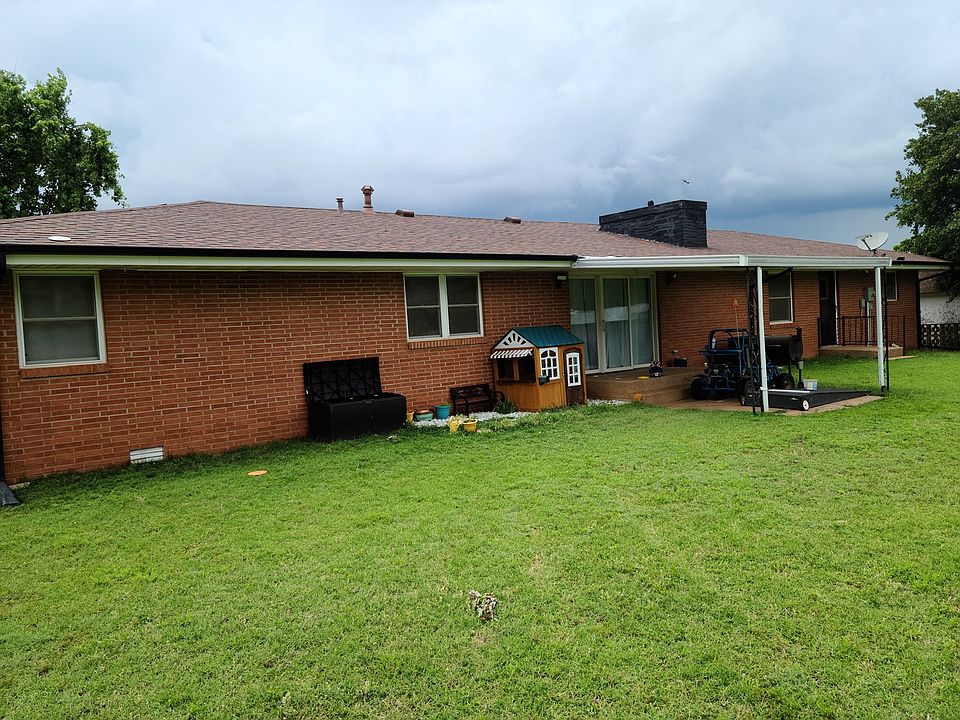 2nd image of 305 N Marion Ave
