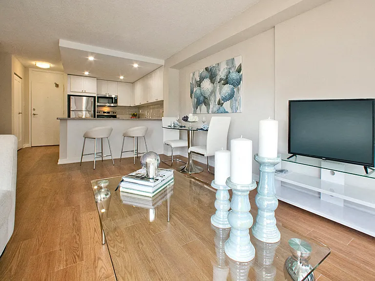 334 Dundas St E — Photo 5