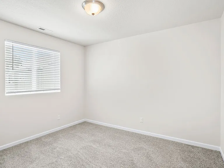20519 SE Cameron Ave — Photo 12