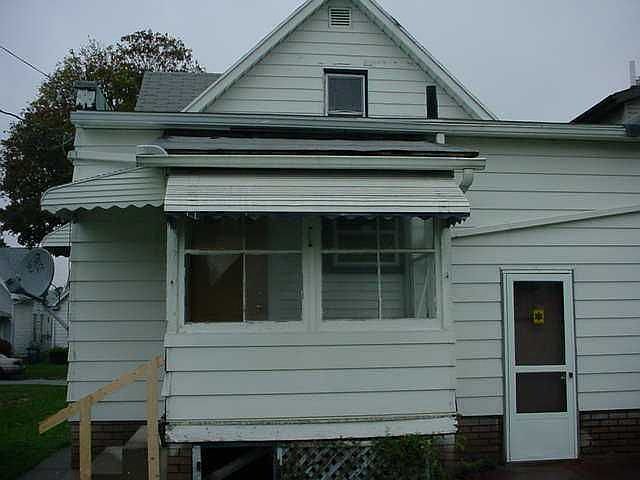 2nd image of 528 Bronson Ave