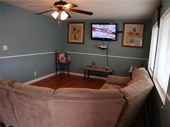 3rd image of 4834 Catherine Ave