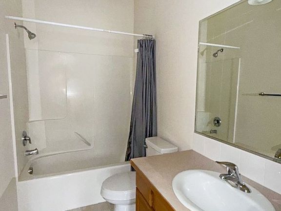 4th image of 1102 Golden Hills Dr