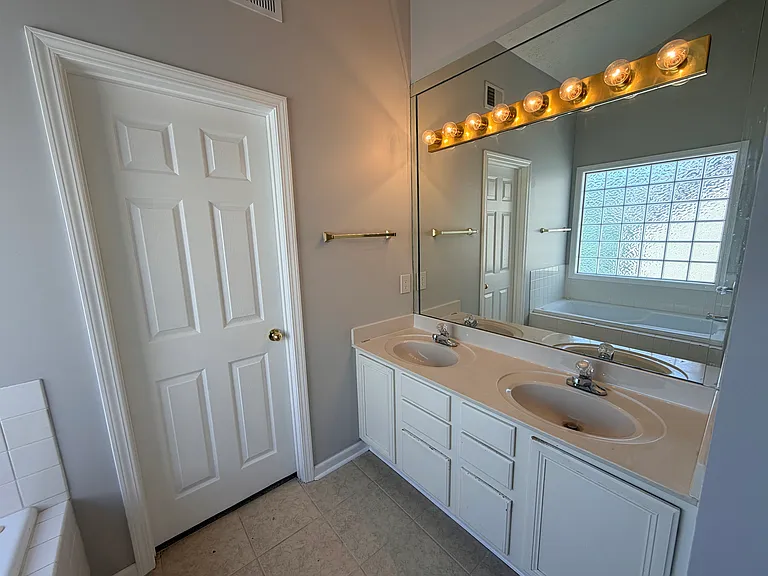 4852 Clifford Cir — Photo 16