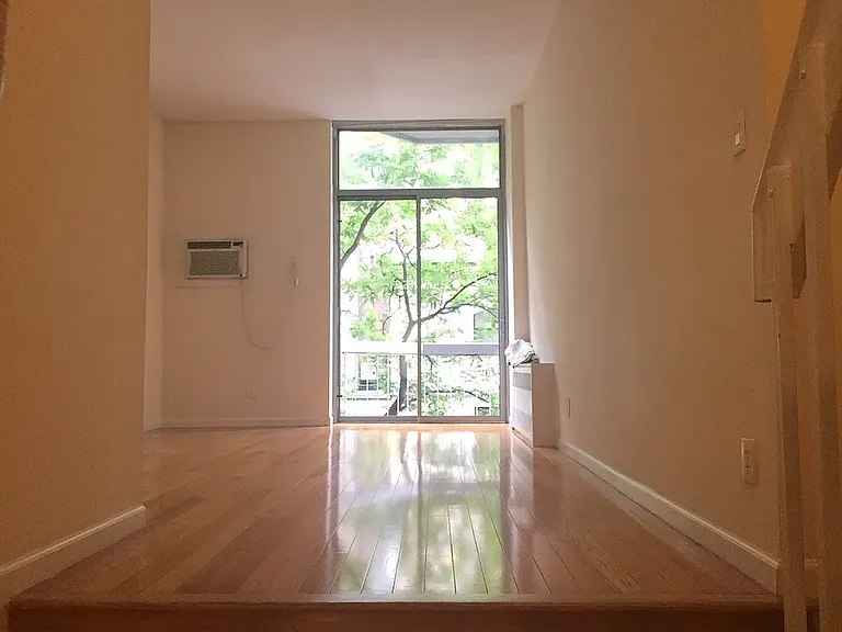 184 Thompson St #1G — Photo 6