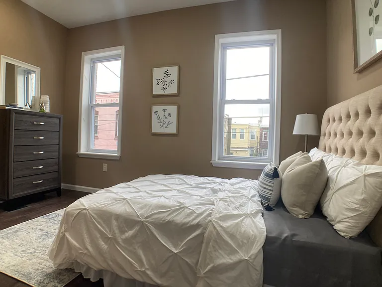 2060 E Orleans St — Photo 29