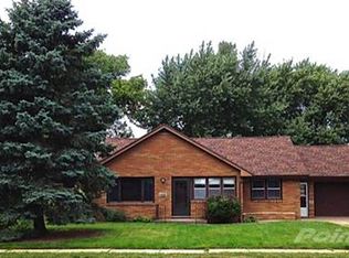 2047 Carter Rd, Dubuque, IA 52001