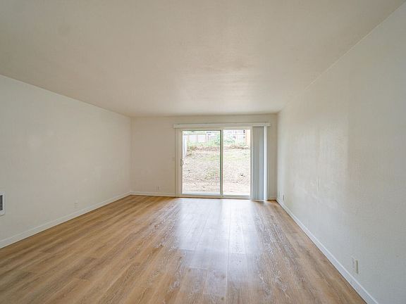 5th image of 1260 Marilyn St SE #38f0b492d