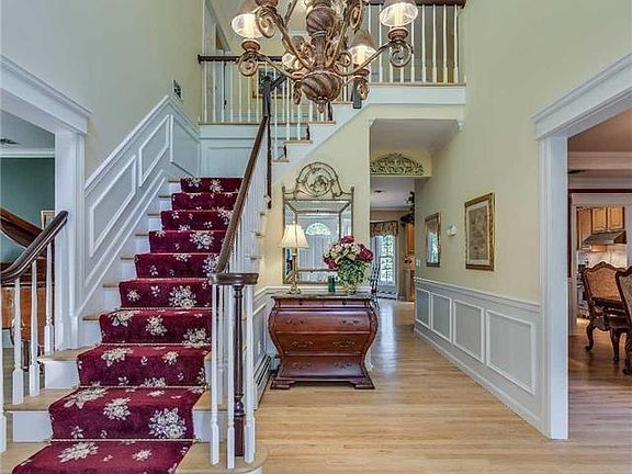 3rd image of 27 Nadworny Ln