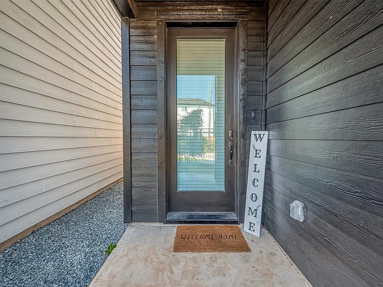 2726 Anita St — Photo 3