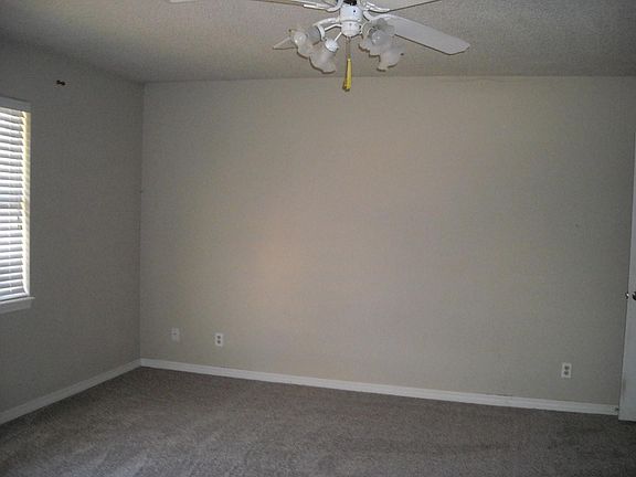 4th image of 1020 N Douglas Dr